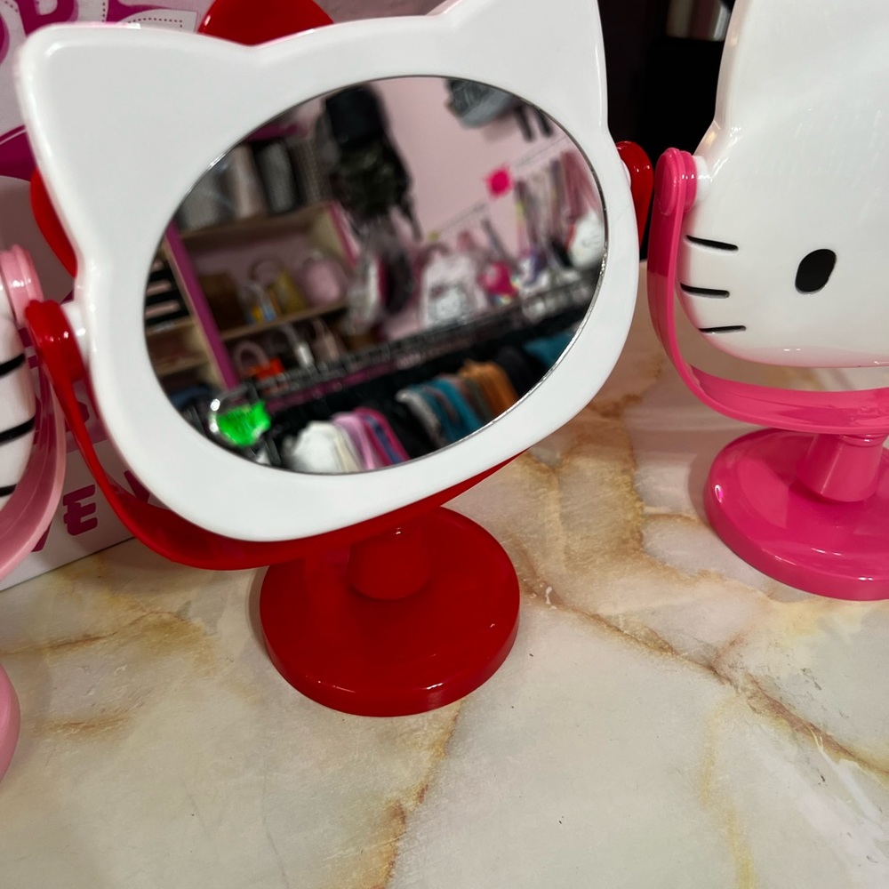 Hello kitty mirror - Picture 2 of 3